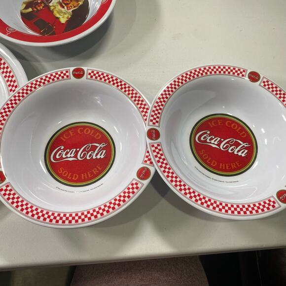 Gibson Set of 7 Christmas Coca Cola Hard Plastic Dinnerware - Picture 3 of 5